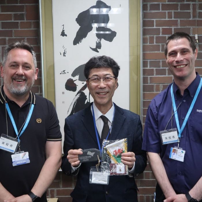 英国のウェールズにあるCardiff and Vale CollegeからMr Marc TothillとMr Andrew Pictonが来校されました