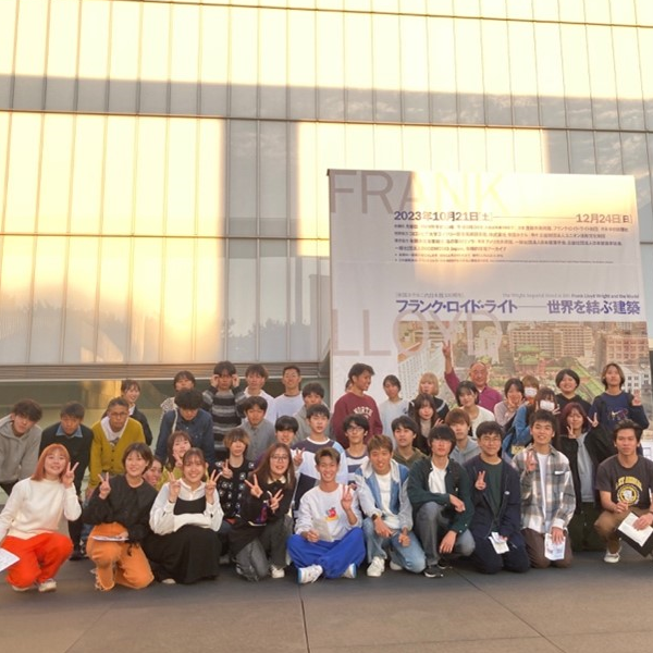 建築学科３年生、授業で豊田市美術館を見学