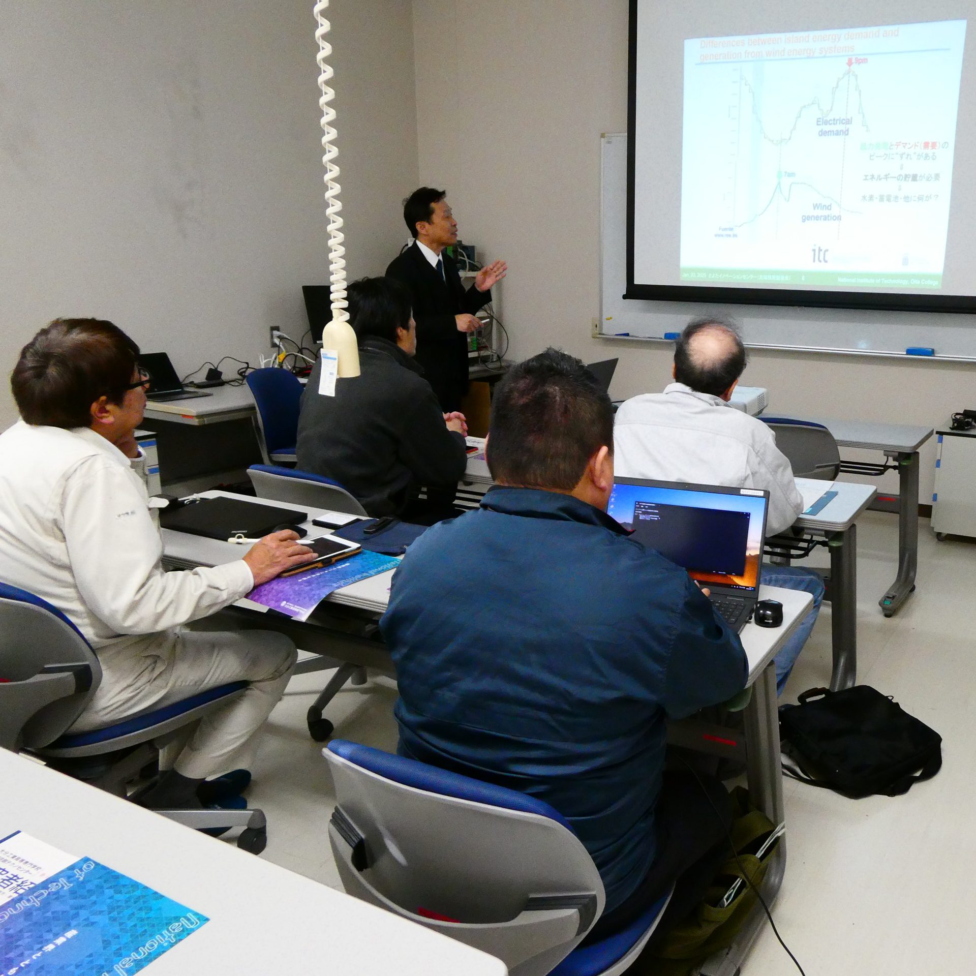 先端技術勉強会で地元企業と意見交換会を実施しました！