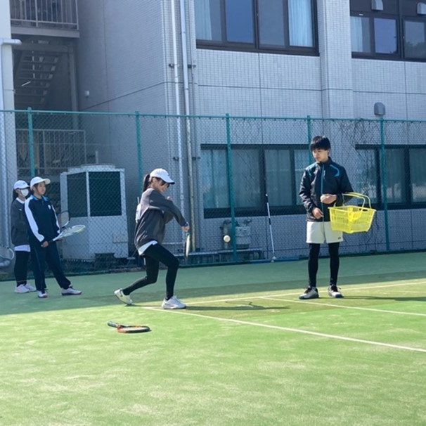 本校ソフトテニス部が地元中学校と合同練習を実施しました！