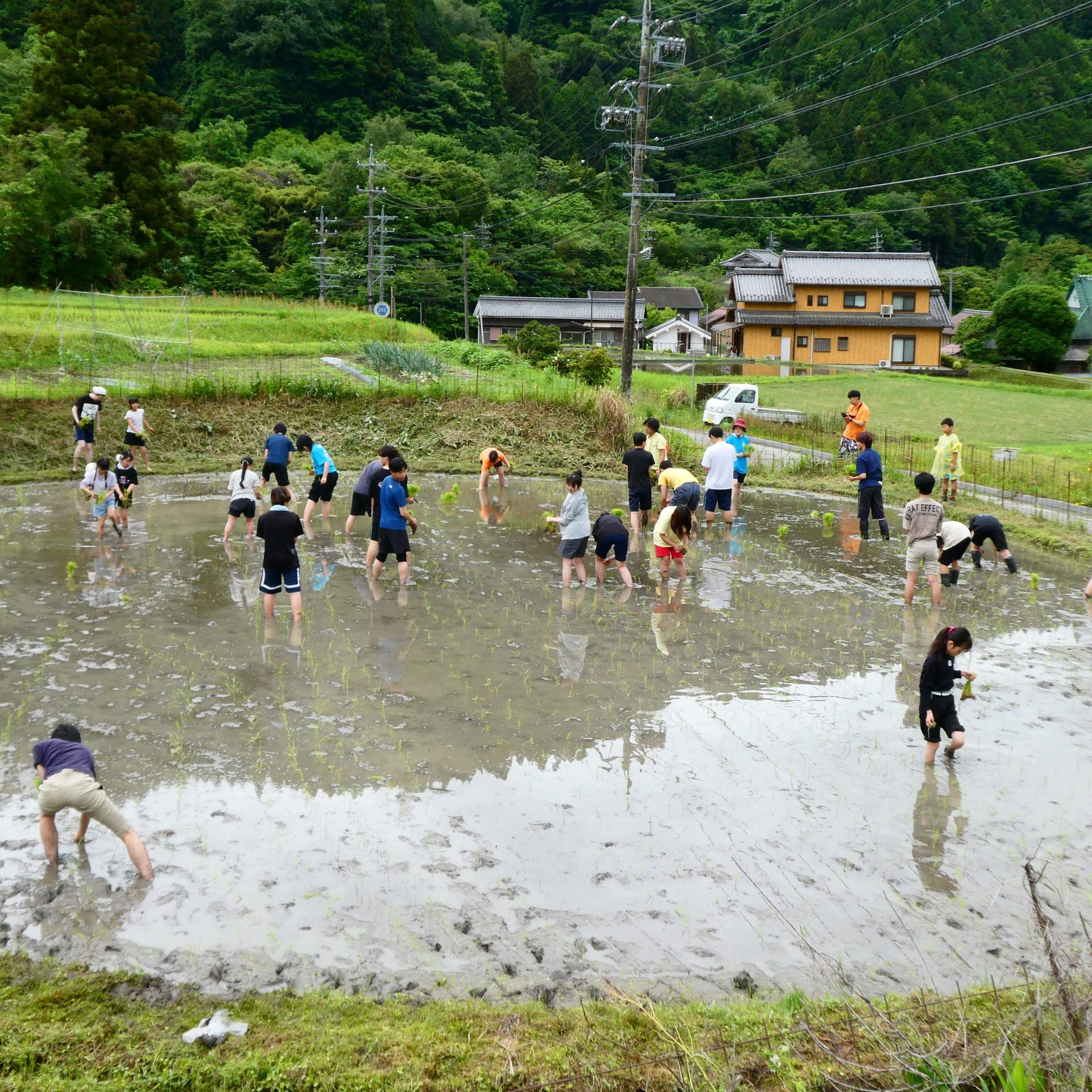 多世代参加型交流事業「豊田高専ドミタウン」：電子回路工作・田植え体験