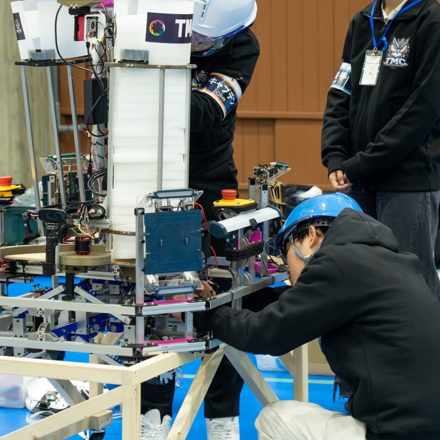 本校の学生と社会人がチームを組んでエンジニア選手権1部リーグに出場しました！