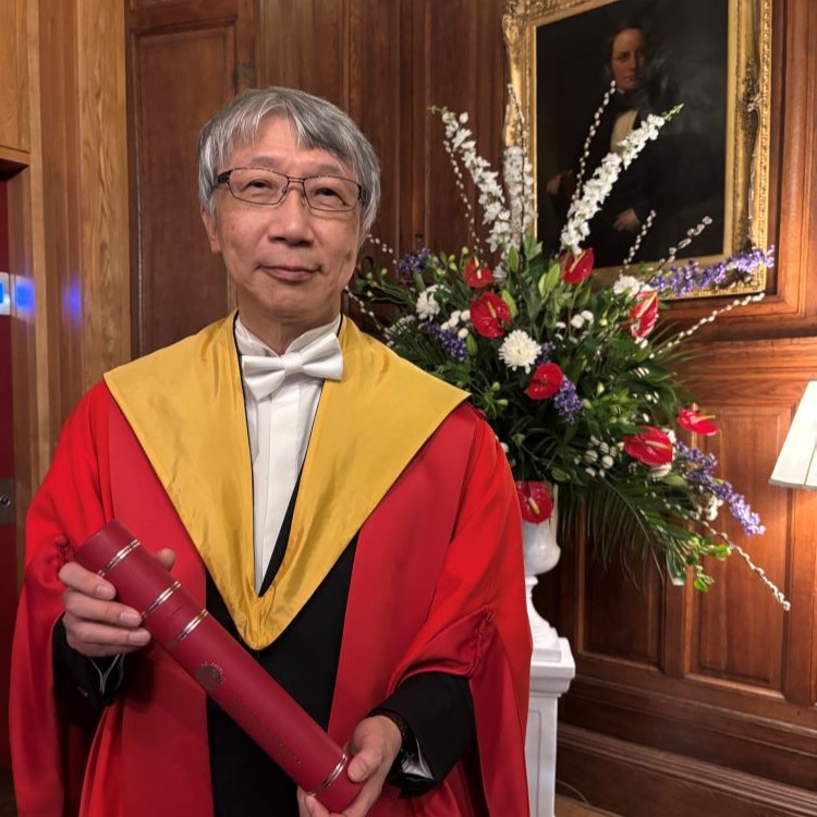 阿波賀校長がエディンバラ大学より名誉博士号を授与されました