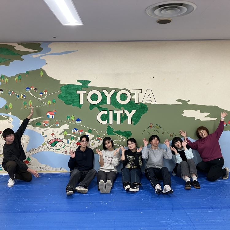 とよた市民活動センター交流コーナーの壁画ワークショップ開催